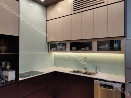 CTTB Kính Ốp Bếp Trắng Sữa thi công tại Phố Huế - Hai Bà Trưng