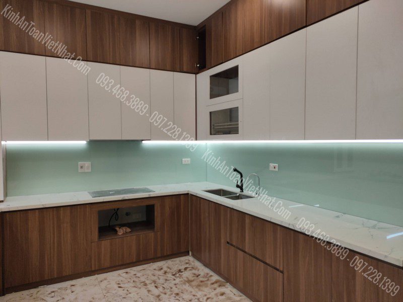 CTTB Kính Ốp Bếp Trắng Xanh lắp đặt tại Thuỵ Phương - Từ Liêm