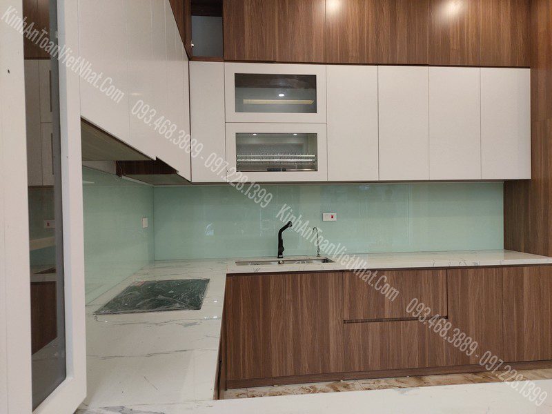 CTTB Kính Ốp Bếp Trắng Xanh lắp đặt tại Thuỵ Phương - Từ Liêm