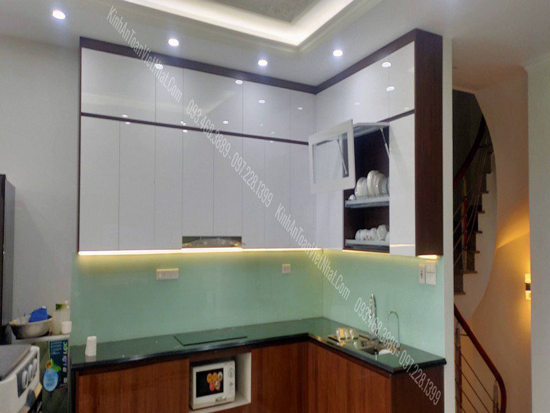 CTTB Kính Ốp Bếp Trắng Xanh lắp đặt tại Vính Phúc - Ba Đình