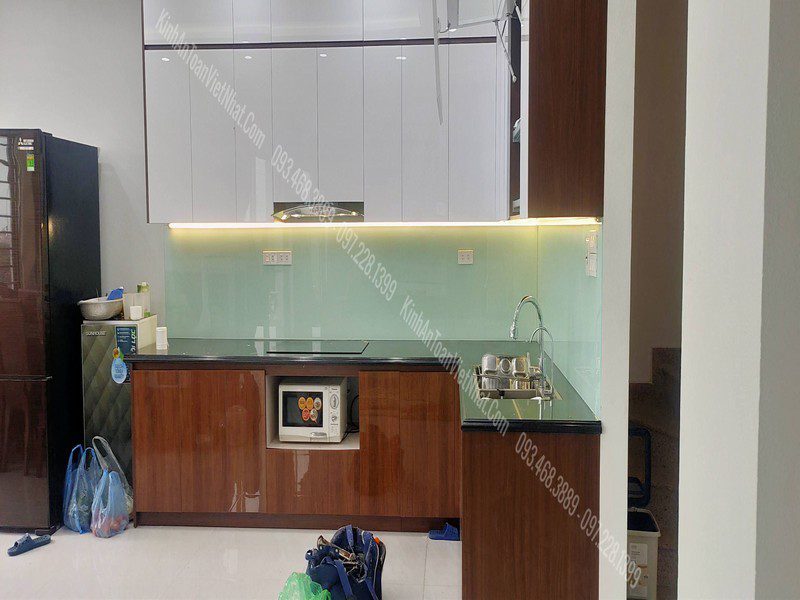 CTTB Kính Ốp Bếp Trắng Xanh lắp đặt tại Vính Phúc - Ba Đình