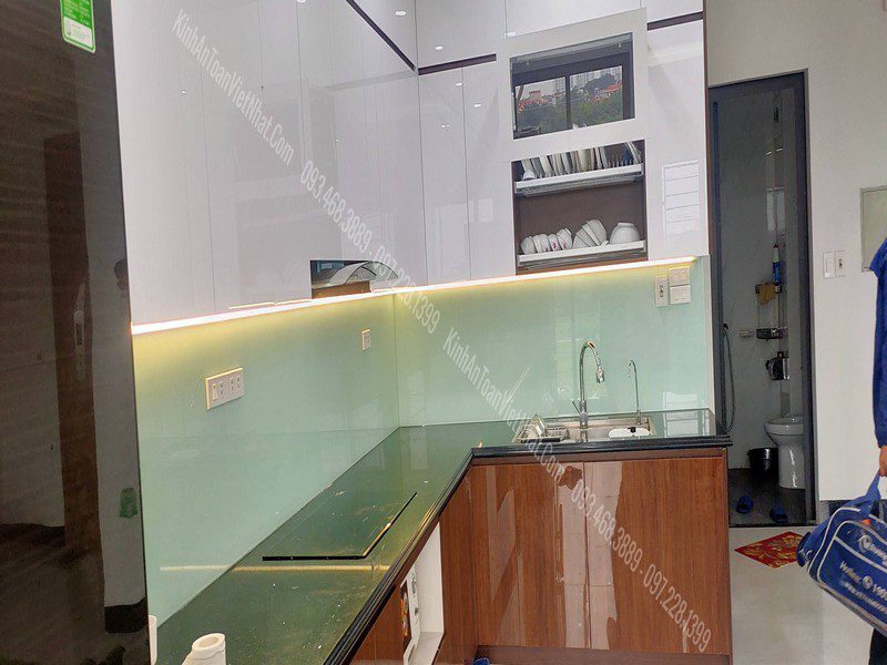 CTTB Kính Ốp Bếp Trắng Xanh lắp đặt tại Vính Phúc - Ba Đình