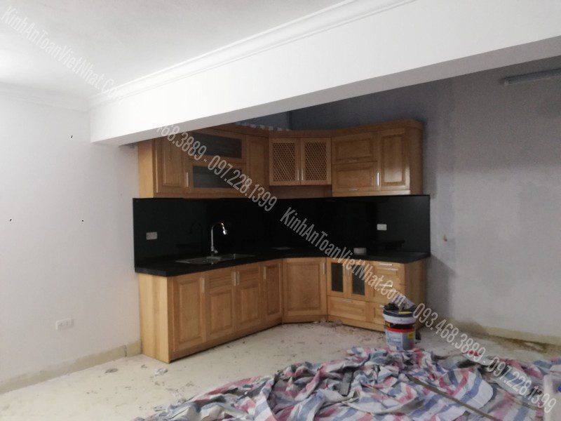 CTTB Kính Ốp Bếp Màu Đen lắp đặt tại Phú Lâm - Hà Đông 