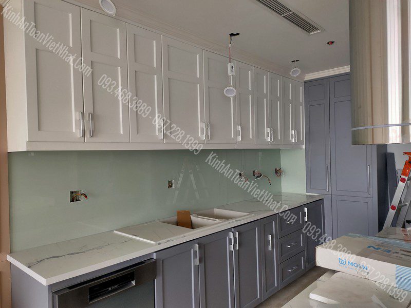 CTTB Kính Ốp Bếp Trắng Sữa thi công tại Ngã Tư Sở - Đống Đa