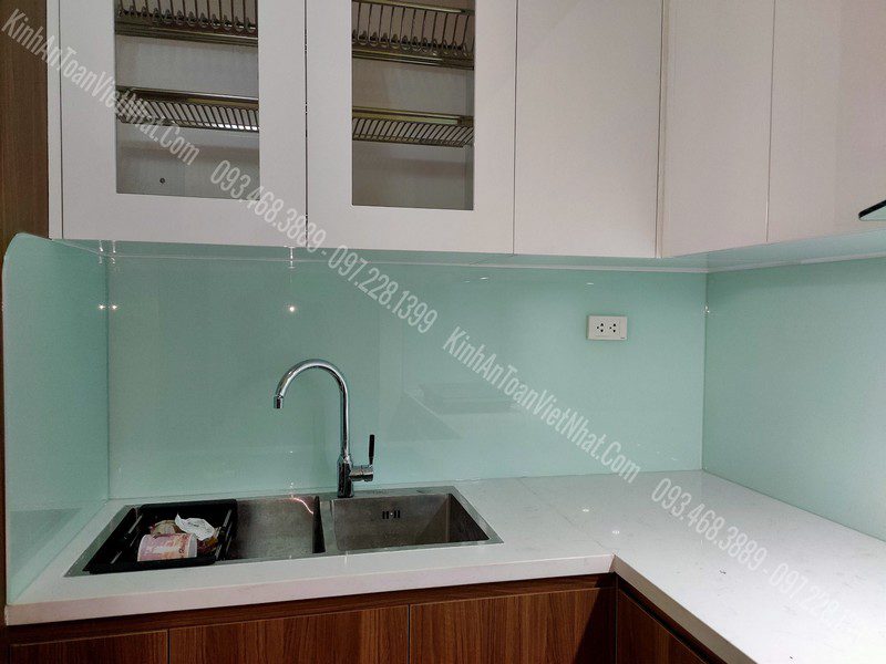 CTTB Kính Ốp Bếp Trắng Xanh thi công tại Mễ Trì - Từ Liêm