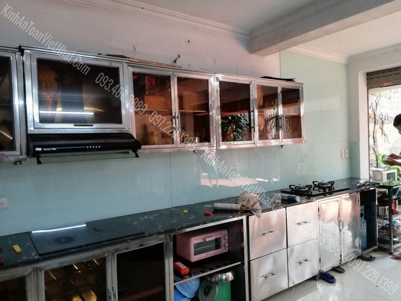 CTTB Kính Ốp Bếp Trắng Xanh lắp đặt tại Thanh Xuân Nam - Thanh Xuân