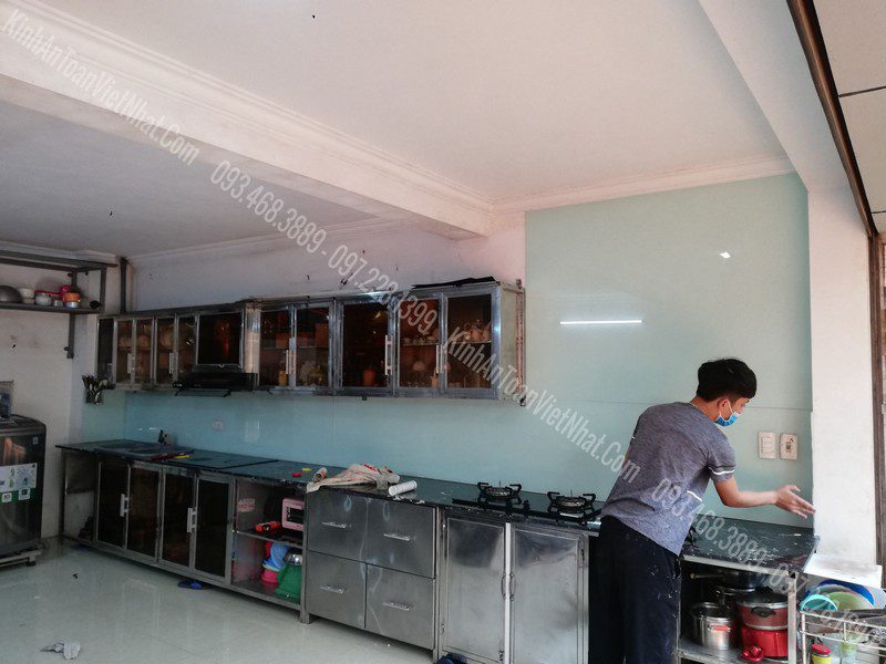 CTTB Kính Ốp Bếp Trắng Xanh lắp đặt tại Thanh Xuân Nam - Thanh Xuân