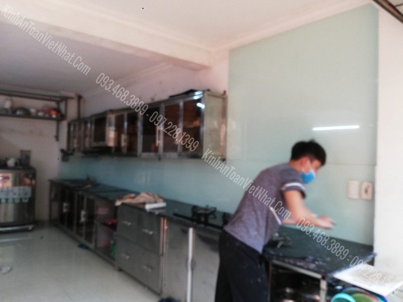 CTTB Kính Ốp Bếp Trắng Xanh lắp đặt tại Thanh Xuân Nam - Thanh Xuân