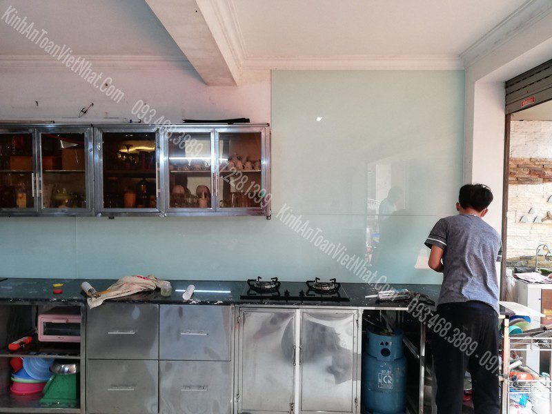 CTTB Kính Ốp Bếp Trắng Xanh lắp đặt tại Thanh Xuân Nam - Thanh Xuân