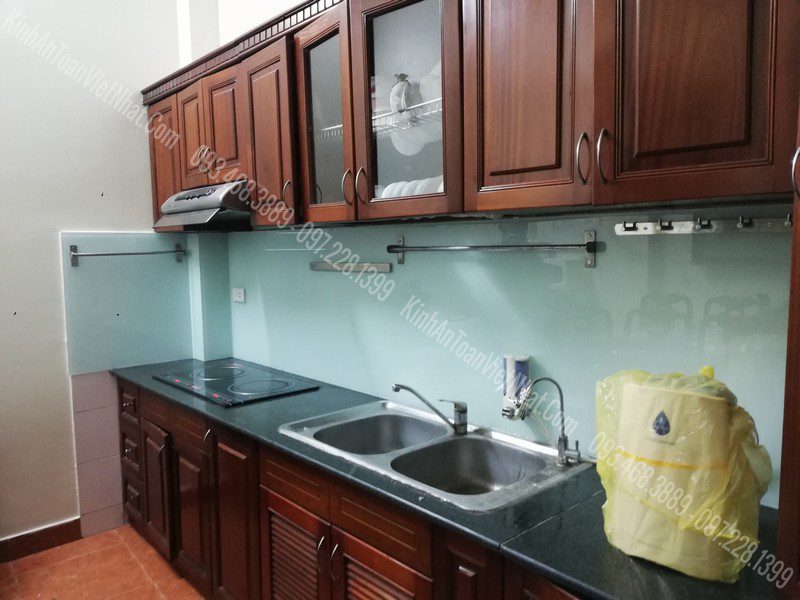 CTTB Kính Ốp Bếp Trắng Xanh lắp đặt tại Thanh Xuân Nam - Thanh Xuân