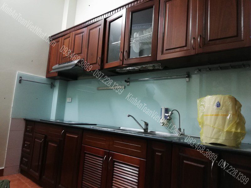 CTTB Kính Ốp Bếp Trắng Xanh lắp đặt tại Thanh Xuân Nam - Thanh Xuân