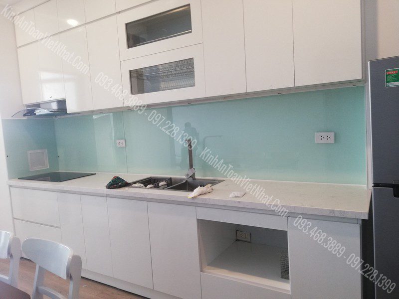 CTTB Kính Ốp Bếp Trắng Xanh thi công tại Quán Thánh - Ba Đình