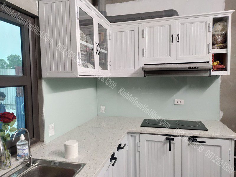 CTTB Kính Ốp Bếp Trắng Sữa thi công tại Ngọc Thuỵ - Long Biên