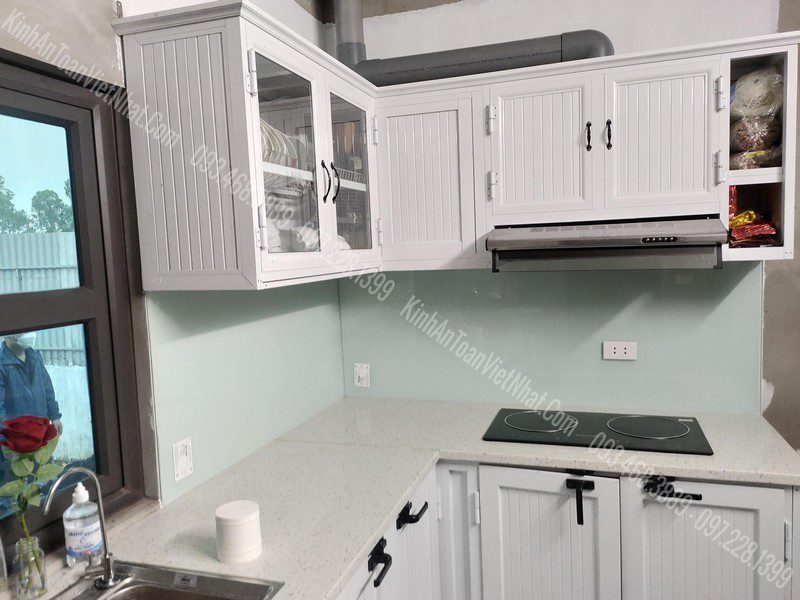 CTTB Kính Ốp Bếp Trắng Sữa thi công tại Ngọc Thuỵ - Long Biên
