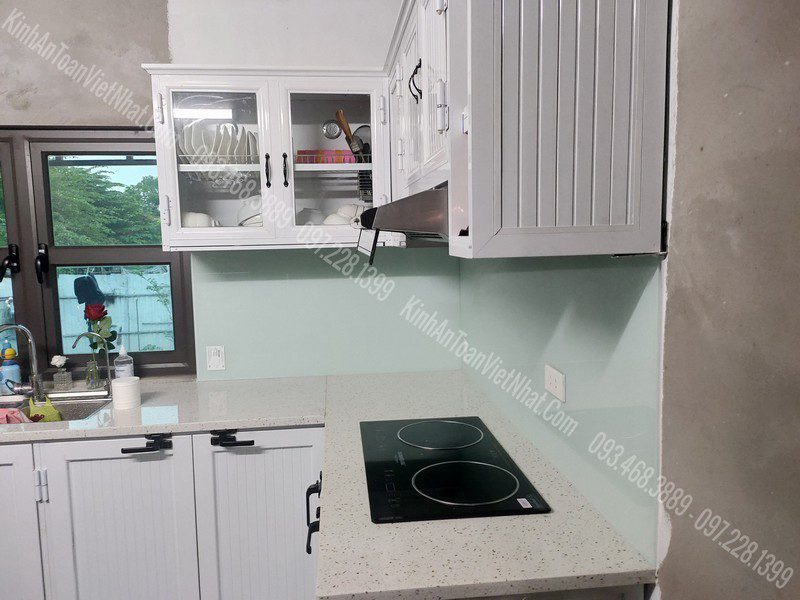 CTTB Kính Ốp Bếp Trắng Sữa thi công tại Ngọc Thuỵ - Long Biên