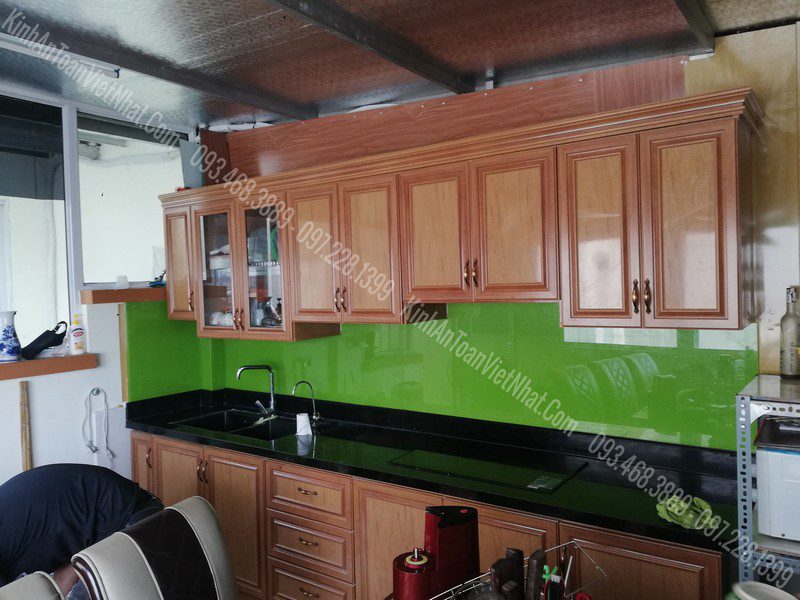 CTTB Kính Ốp Bếp Xanh Non thi công tại Long Biên - Long Biên