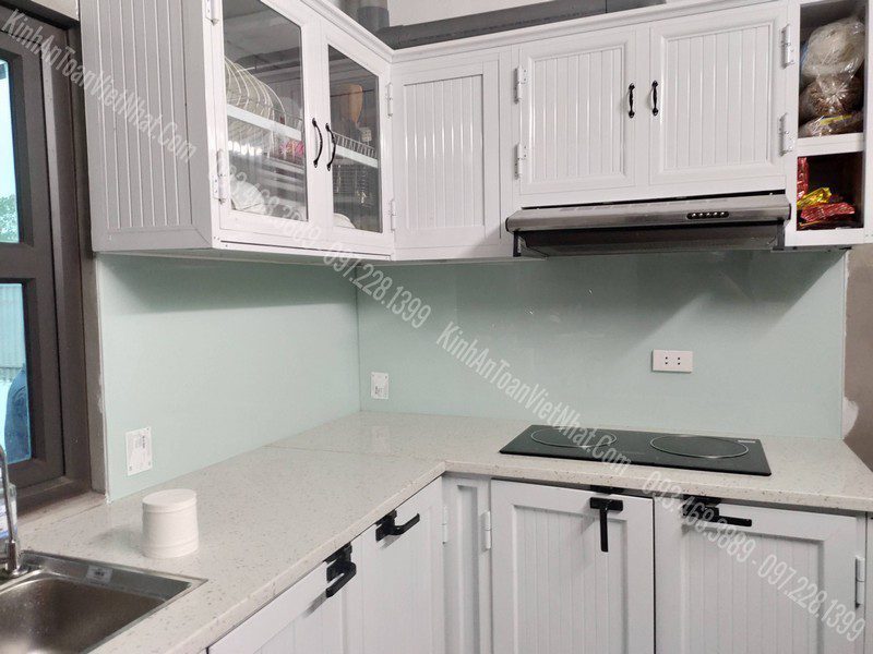 CTTB Kính Ốp Bếp Trắng Sữa thi công tại Ngọc Thuỵ - Long Biên