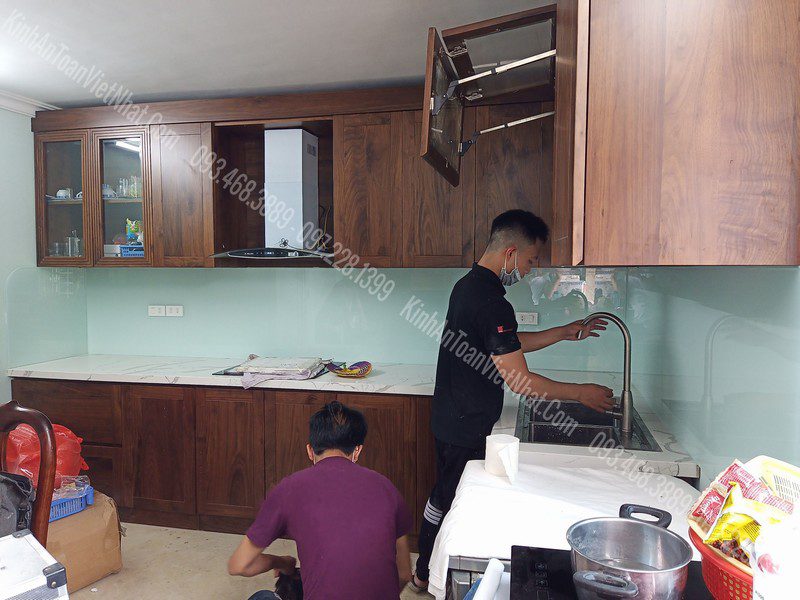 CTTB Kính Ốp Bếp Trắng Xanh lắp đặt tại Minh Khai - Từ Liêm