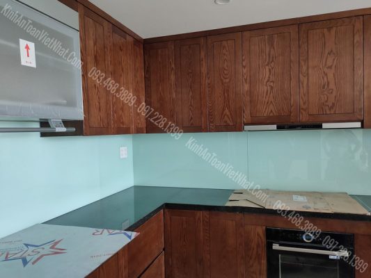 CTTB Kính Ốp Bếp Trắng Xanh lắpápwtj tại Minh Khai - Từ Liêm