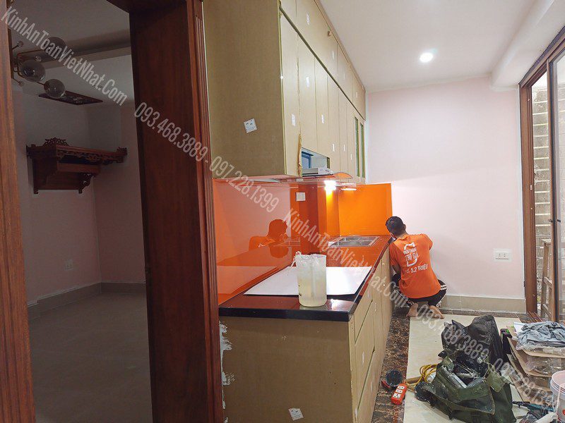 CTTB Kính Ốp Bếp Cam Vàng thi công tại Lĩnh Nam - Hoàng Mai
