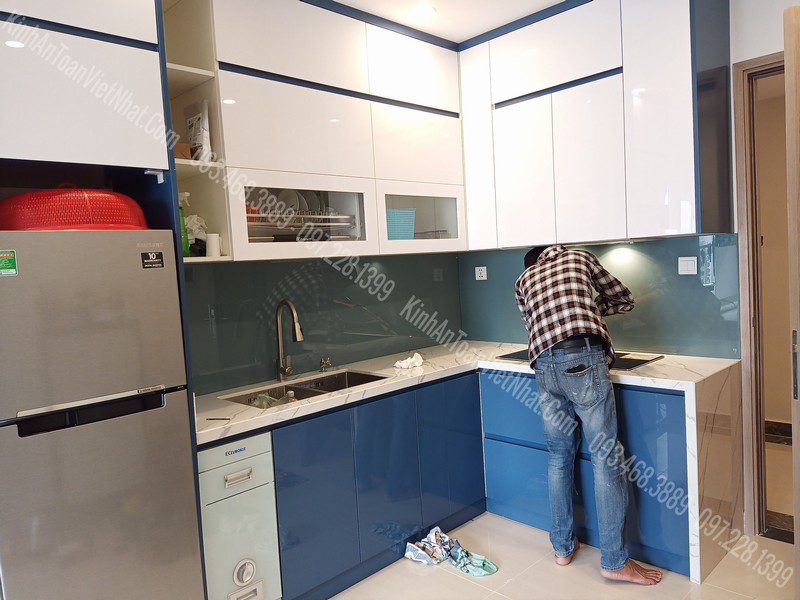 CTTB kính Ốp Bếp Màu Ghi thi công tại Trương Định – Hai Bà Trưng
