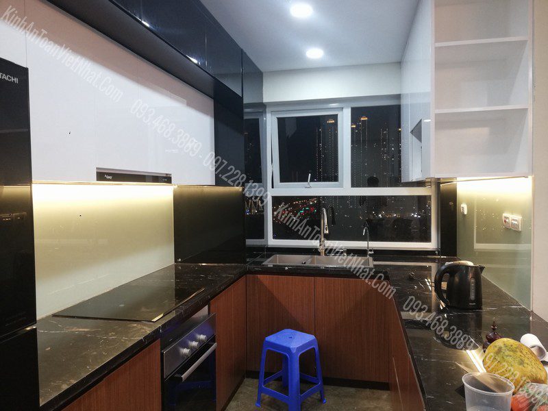 CTTB Kính Ốp Bếp Trắng Sữa lắp đặt tại Mỹ Đình - Từ Liêm 
