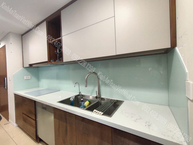 CTTB Kính Ốp Bếp Trắng Xanh thi công tại Trung Phụng - Đống Đa