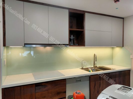 CTTB Kính Ốp Bếp Trắng Xanh thi công tại Trung Phụng - Đống Đa