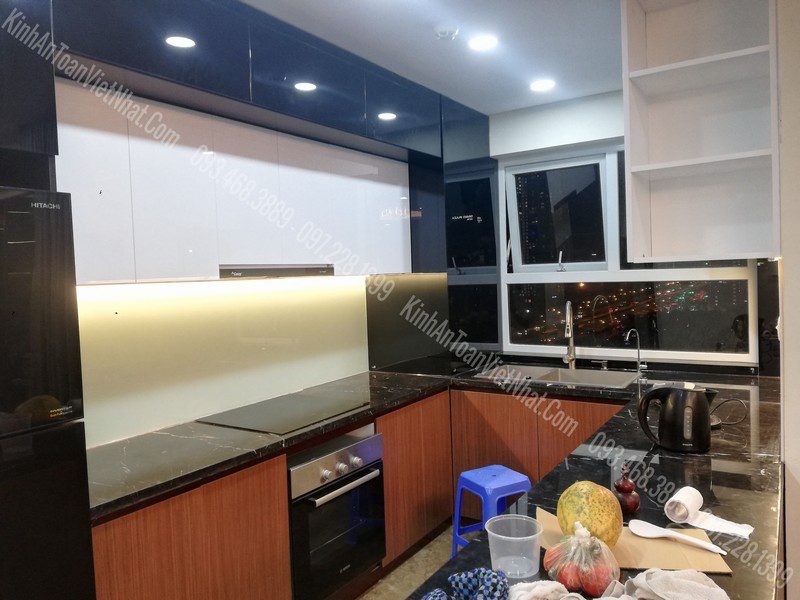 CTTB Kính Ốp Bếp Trắng Sữa lắp đặt tại Mỹ Đình - Từ Liêm