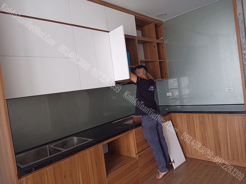 CTTB Kính Ốp Bếp Màu Ghi thi công tại Thổ Quan - Đống Đa