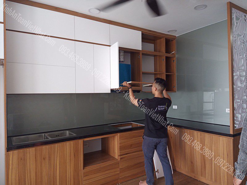 CTTB Kính Ốp Bếp Màu Ghi thi công tại Thổ Quan - Đống Đa