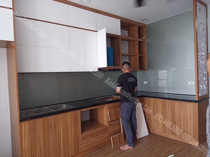 CTTB Kính Ốp Bếp Màu Ghi thi công tại Thổ Quan - Đống Đa