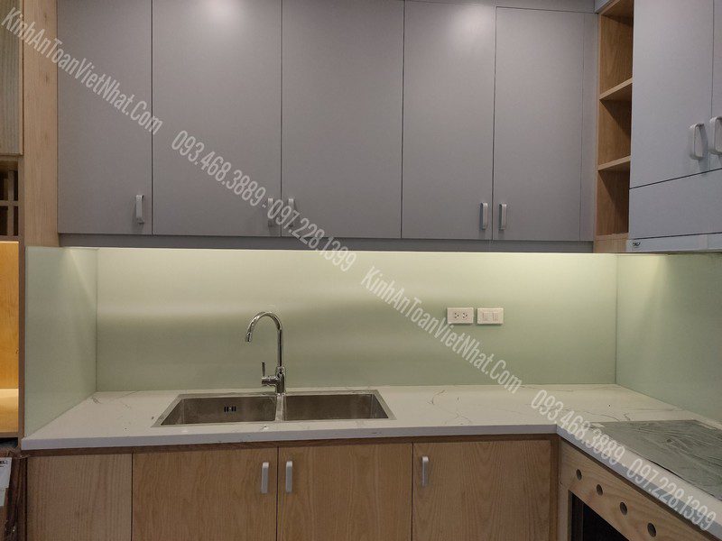 CTTB kính Ốp Bếp Trắng Sữa lắp đặt tại Xuân la - Tây Hồ
