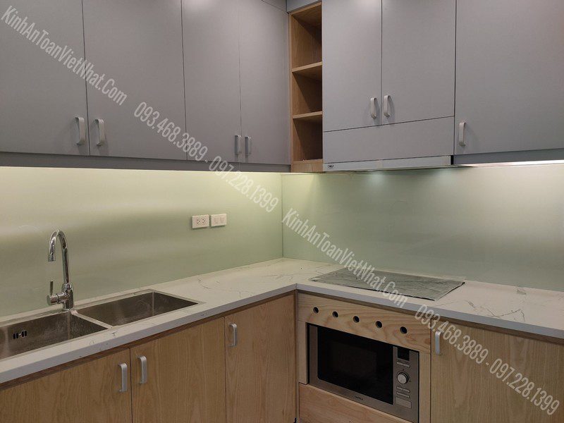 CTTB kính Ốp Bếp Trắng Sữa lắp đặt tại Xuân la - Tây Hồ 