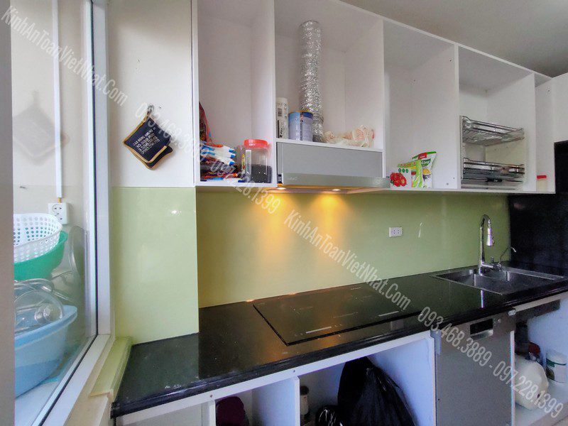 CTTB Kính Ốp Bếp Màu Kem thi công tại Phúc Đồng - Long Biên 