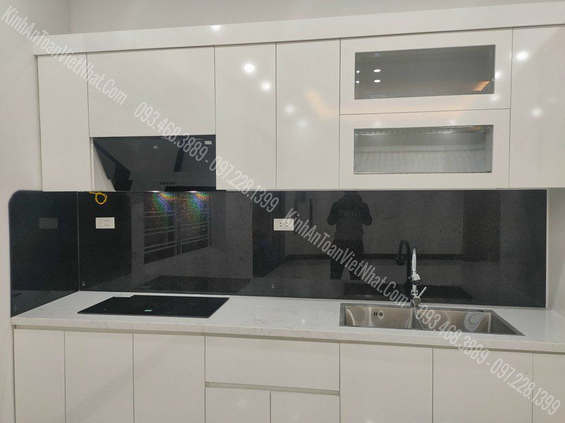 CTTB Kính Ốp Bếp Màu Đen thi công tại Nguyễn Trung Trực - Ba Đình