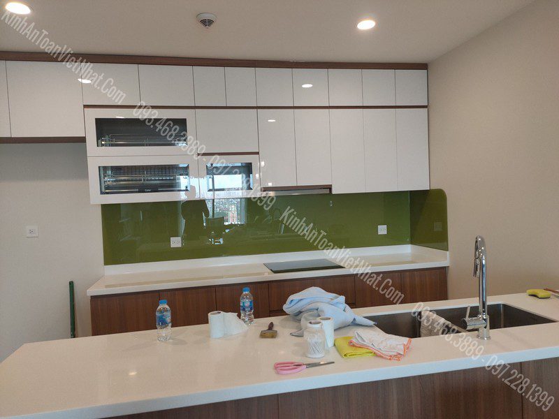 CTTB Kính Ốp Bếp Màu Kem thi công tại Thịnh Quang - Đống Đa 