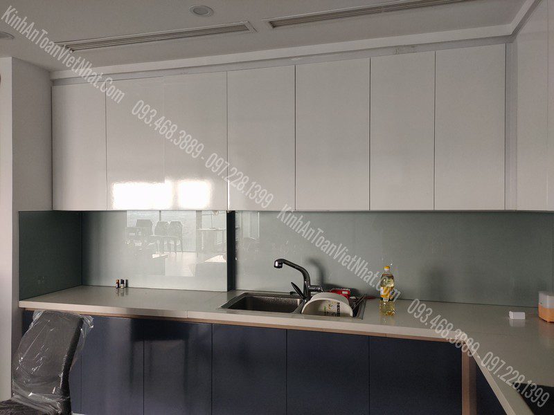 CTTB Kính Ốp Bếp Màu Ghi Nhạt lắp đặt tại Ngũ Hiệp - Thanh Trì