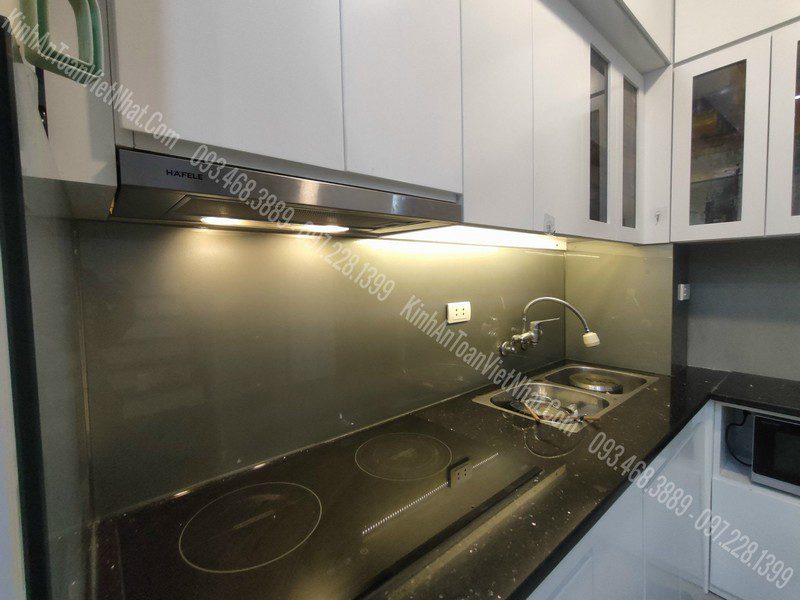 CTTB Kính Ốp Bếp Màu Ghi lắp đặt tại Quỳnh Mai - Hai Bà Trưng