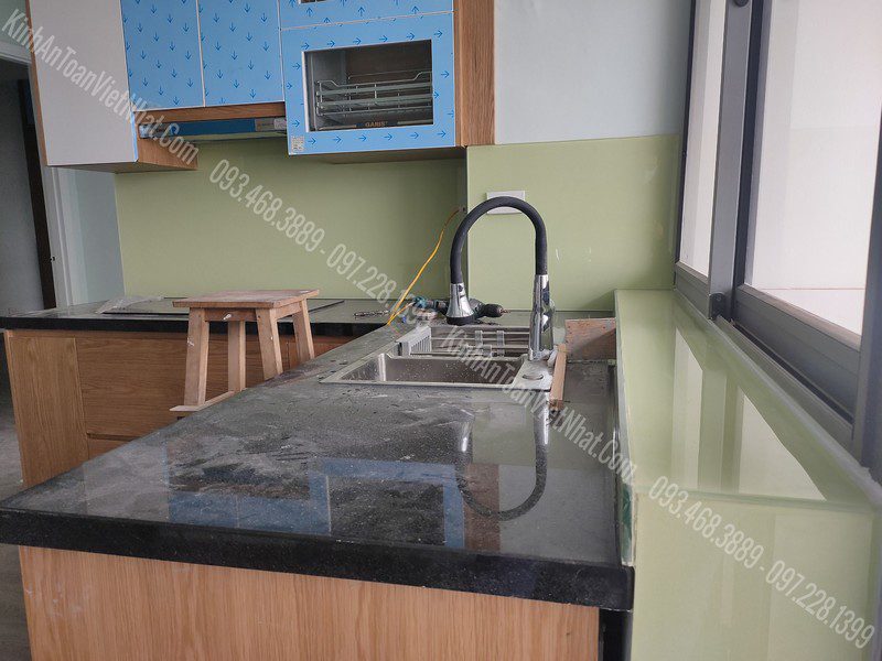 CTTB Kính Ốp Bếp Màu Kem thi công tại Cầu Diễn - Từ Liêm