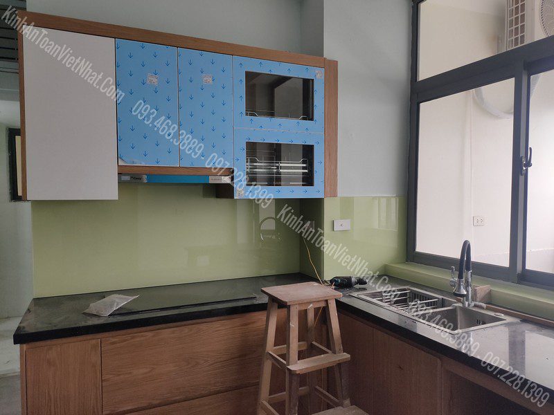 CTTB Kính Ốp Bếp Màu Kem thi công tại Cầu Diễn - Từ Liêm