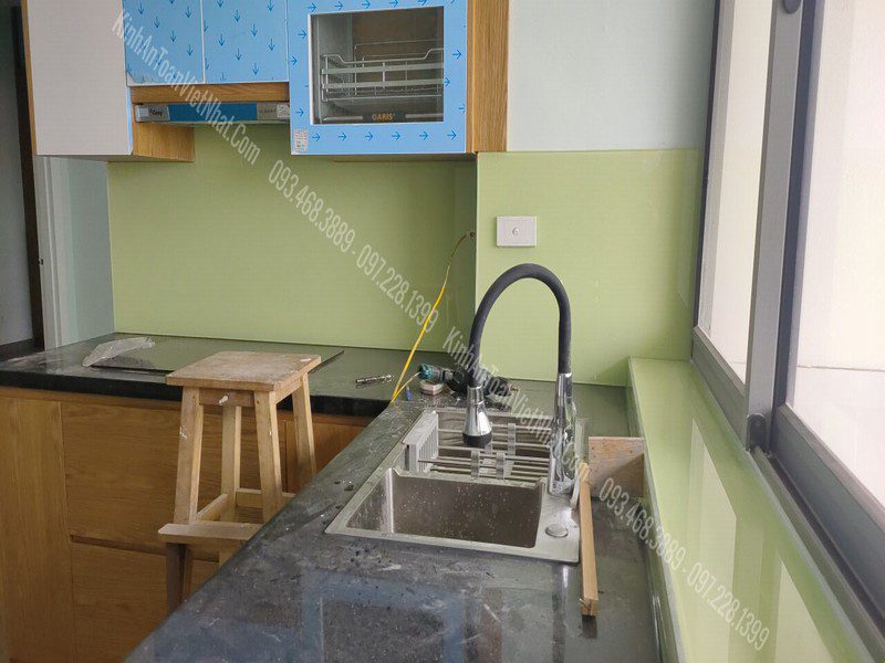CTTB Kính Ốp Bếp Màu Kem thi công tại Cầu Diễn - Từ Liêm
