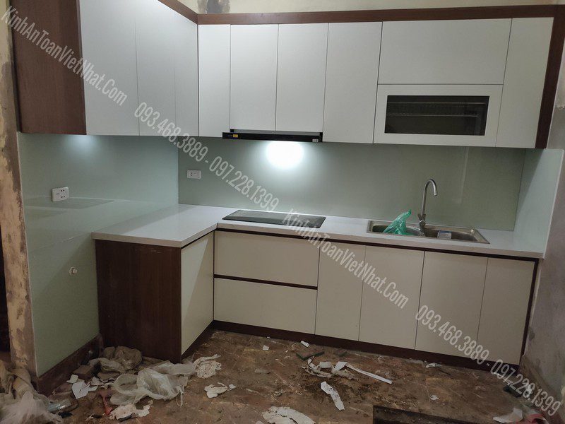 Kính Ốp Bếp Trắng Sữa thi công tại Mộ Lao - Hà Đông 