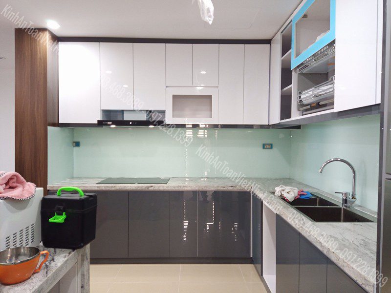 CTTB kính Ốp Bếp Trắng Sữa thi công tại Phúc La - Hà Đông