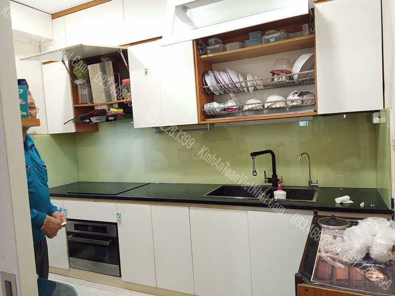 CTTB kính Ốp Bếp Màu Kem lắp đặt tại Duyên Hà - Thanh Trì