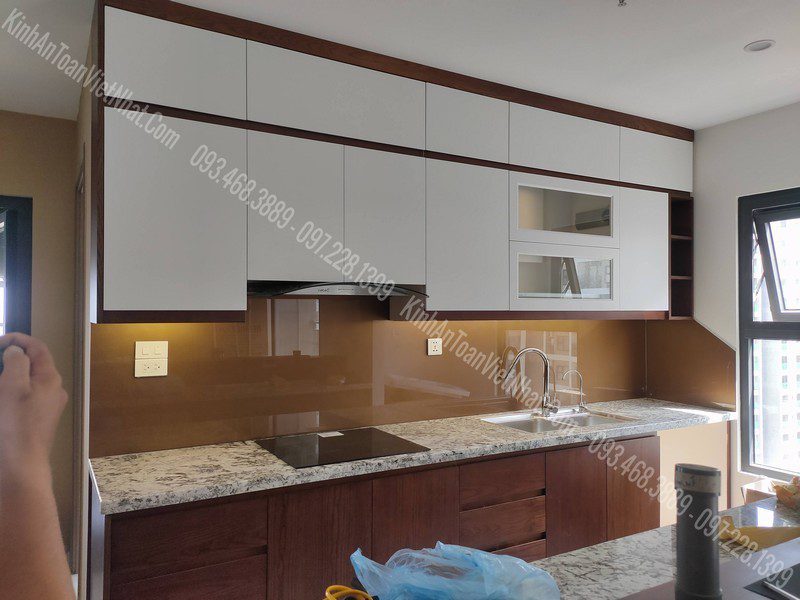 CTTB Kính Ốp Bêp Nhũ Vàng lắp đặt tại Thanh Xuân Trung - Thanh Xuân