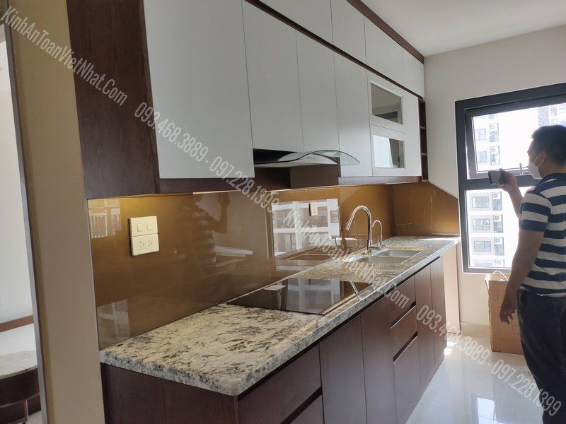 CTTB Kính Ốp Bếp Nhũ Vàng lắp đặt tại Thanh Xuân Trung - Thanh Xuân