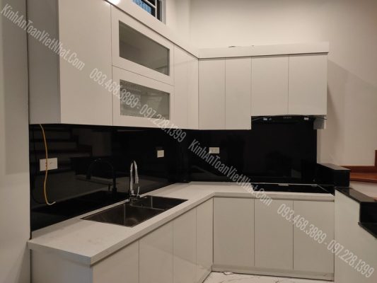 CTTB Kính Ốp Bếp Màu Đen thi công tại Nguyễn Du - Đống Đa