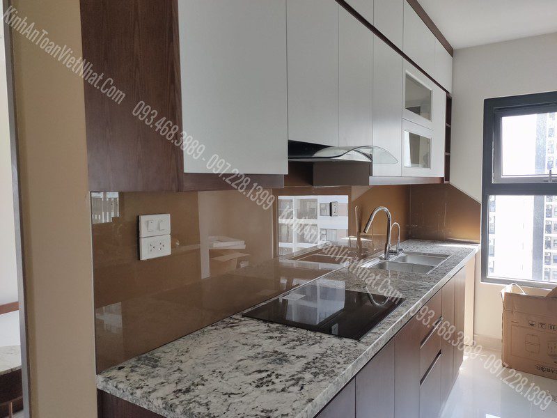 CTTB Kính Ốp Bếp Nhũ Vàng lắp đặt tại Thanh Xuân Trung - Thanh Xuân