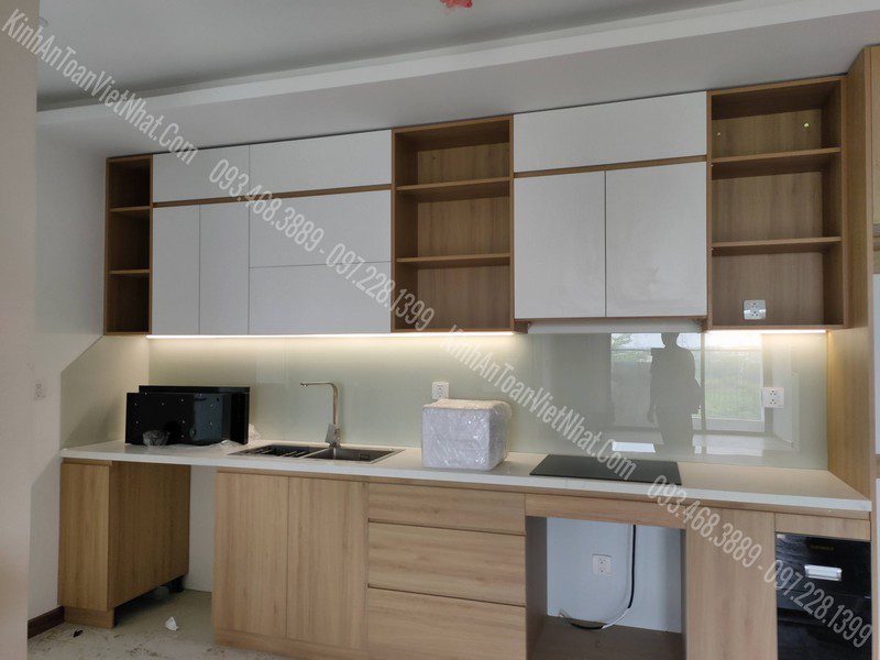 CTTB Kính Ốp Bếp Trắng Sữa thi công tại Hàng Đào - Hoàn Kiếm